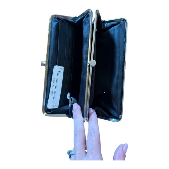 Elegant black Woven Clutch - Picture 5 of 5